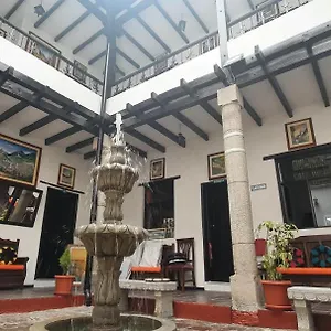  Hostal Flores